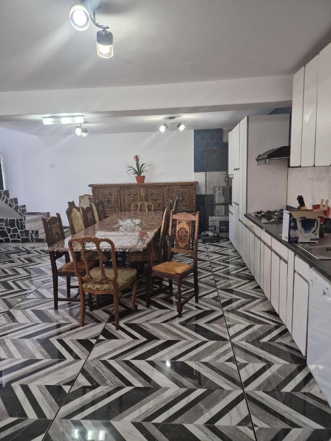 Готель Casa Iuliana Хорезу Екстер'єр фото